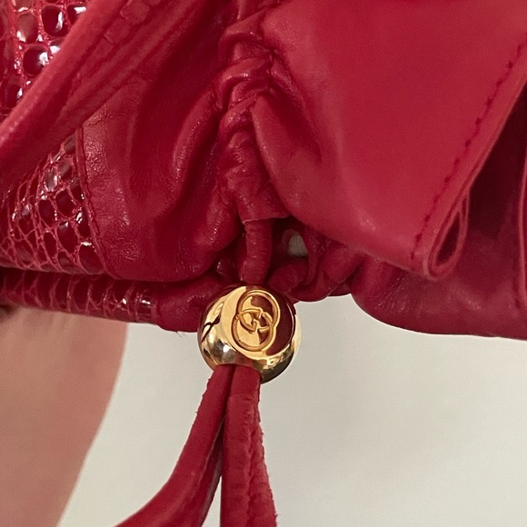 Vintage Gucci alligator drawstring bucket bag in red - Picture 4 of 8